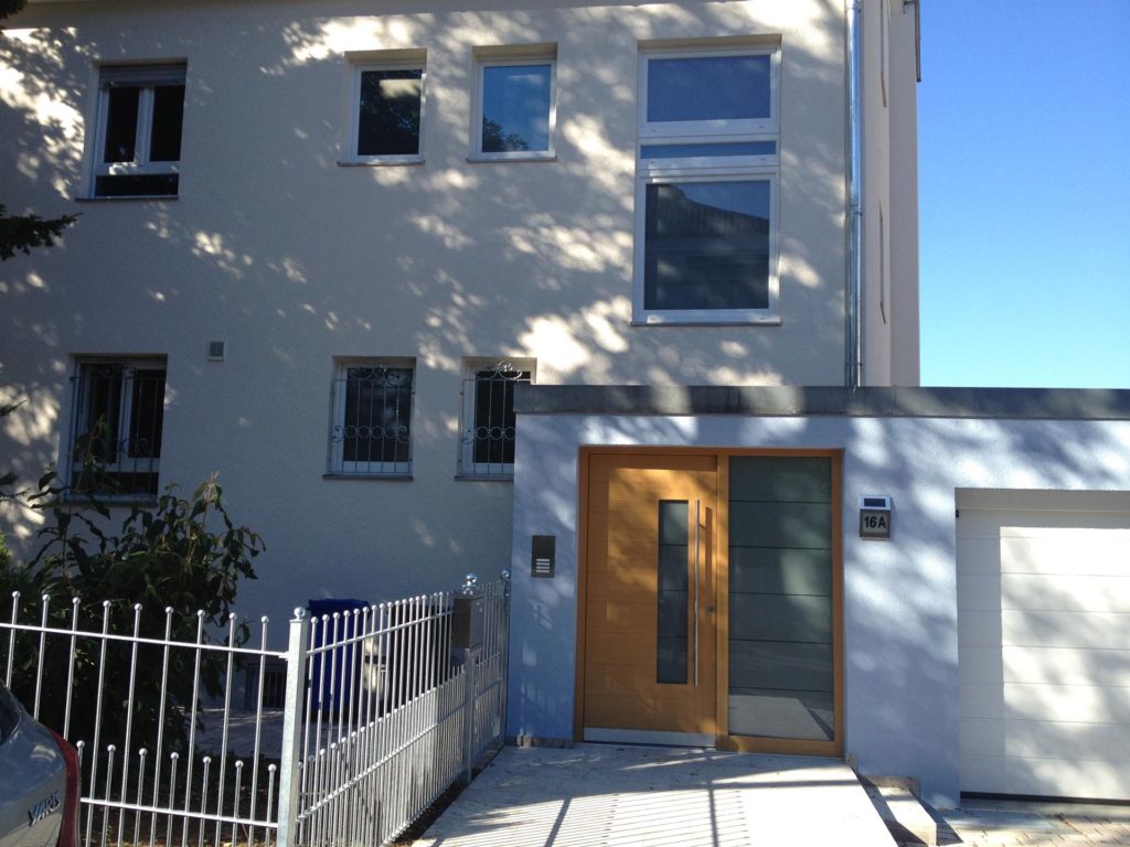 Aluminuim-Haustüre-in-Holzoptik