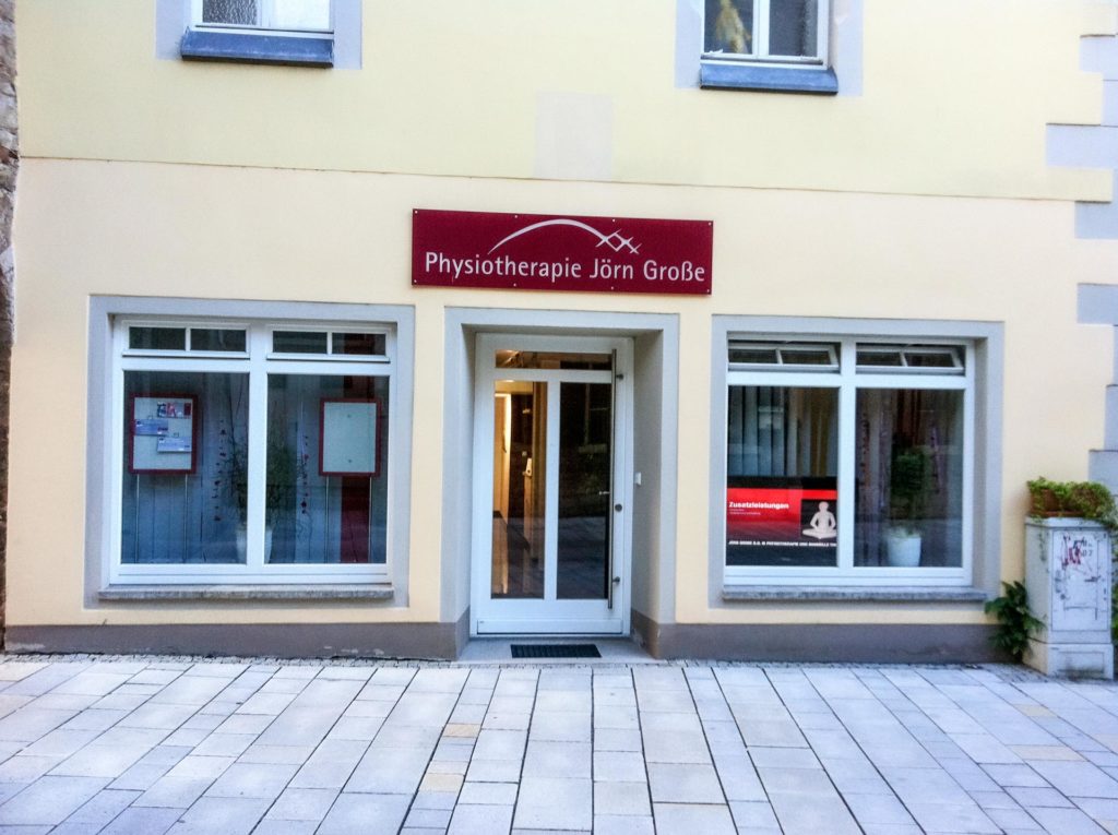 Holzfenster-weiß-im-Denkmalschutz