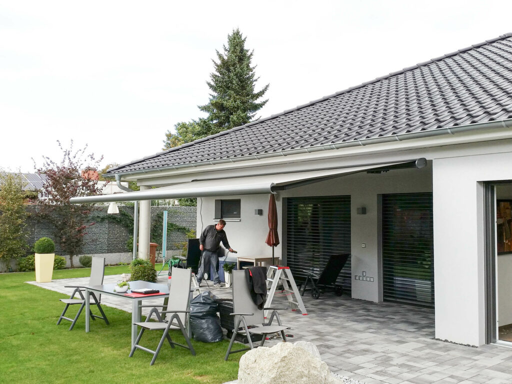 Kassettenmarkise_an_Betondecke_mit_Vollwaermeschutz